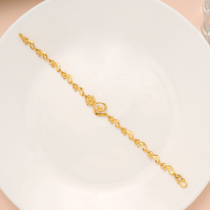 Elegant Floral with Leaf Pattern Gold Bracelet