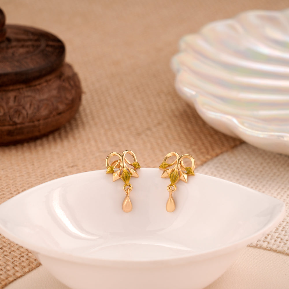 Heart Casting Design with Green Leaf Golden Stud