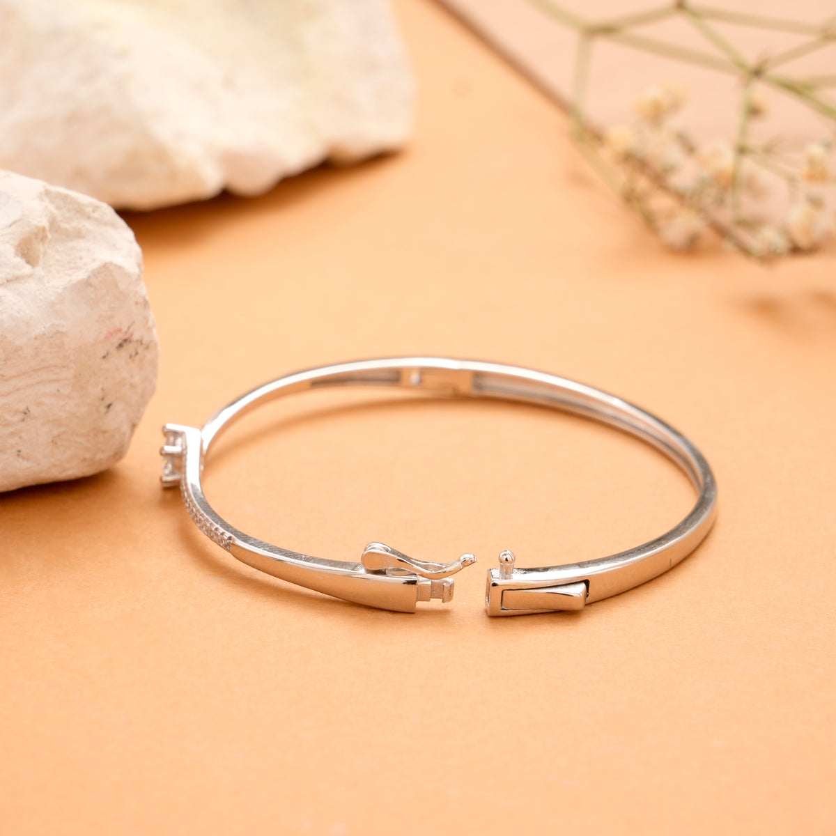 Classic Curl White Stone Silver Kada