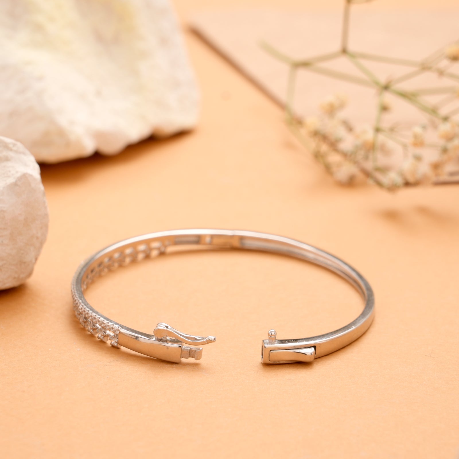 Sleek Star Design Silver Kada