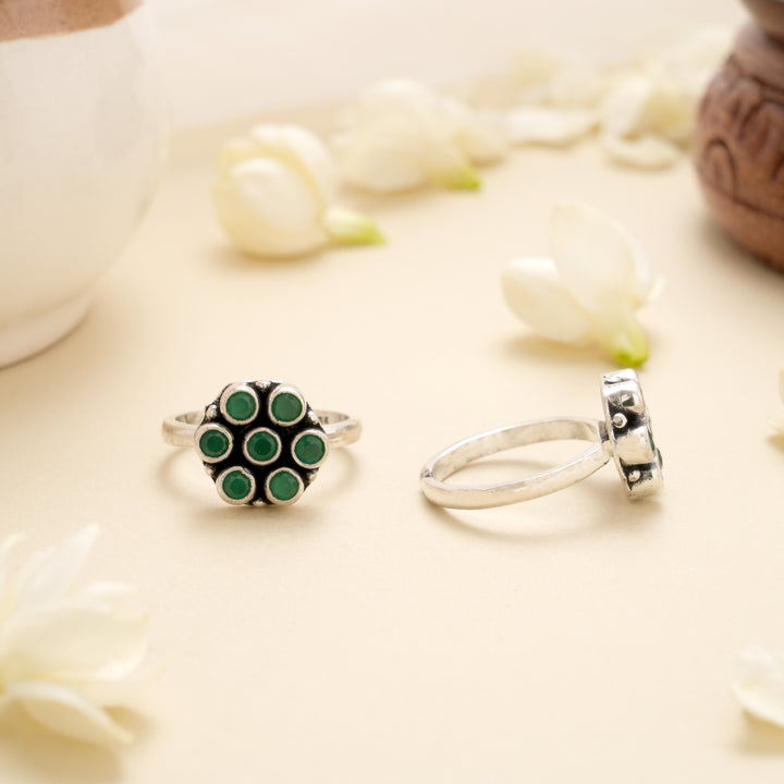 Emerald Petal Shine Silver Toe Ring