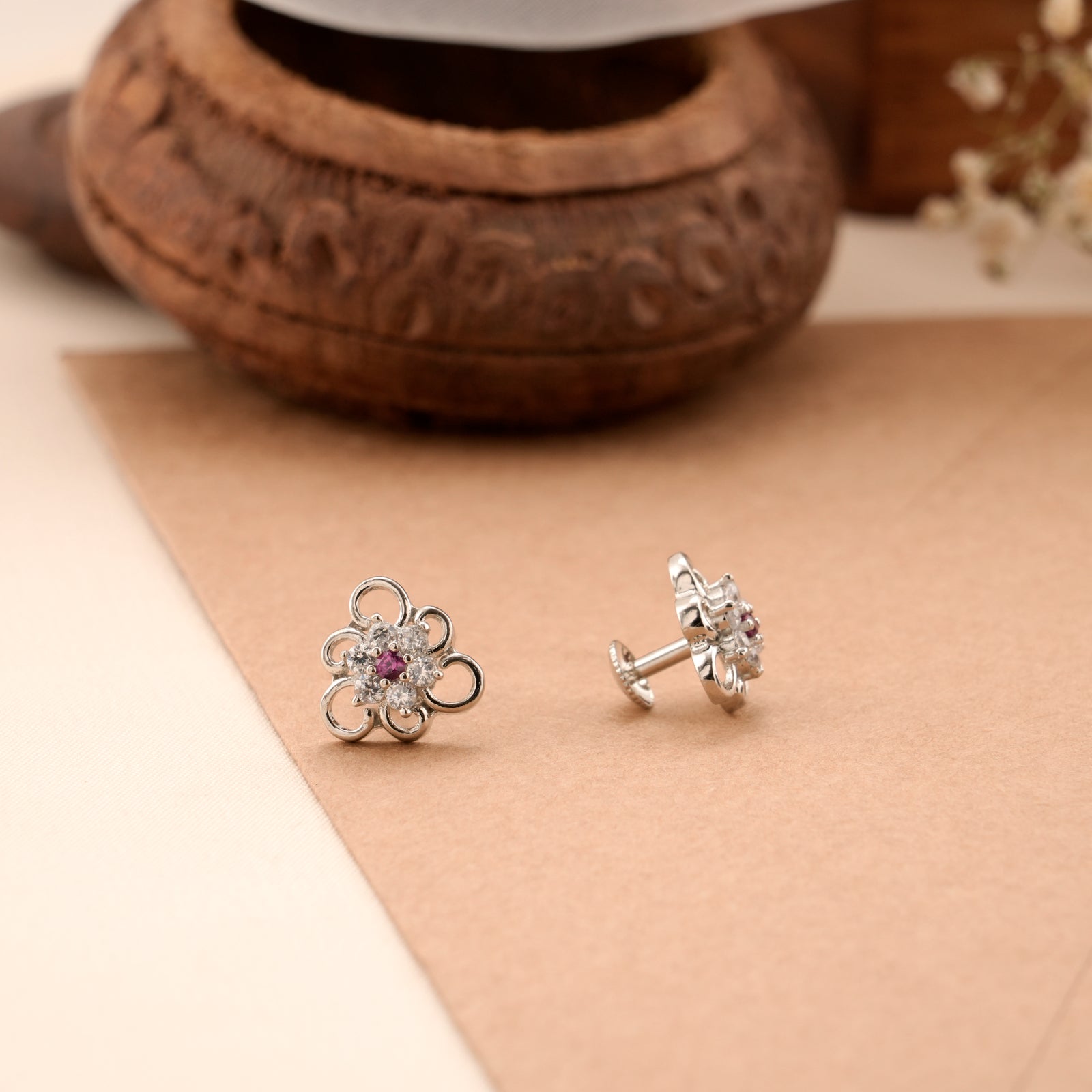 Sparkling Floral Star Silver Stud