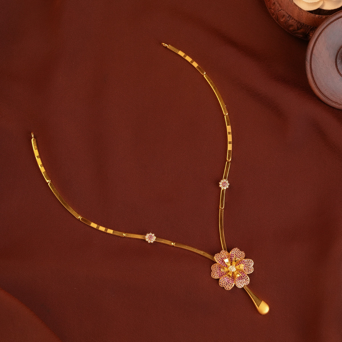 Gold Floral Accents Pendant Necklace