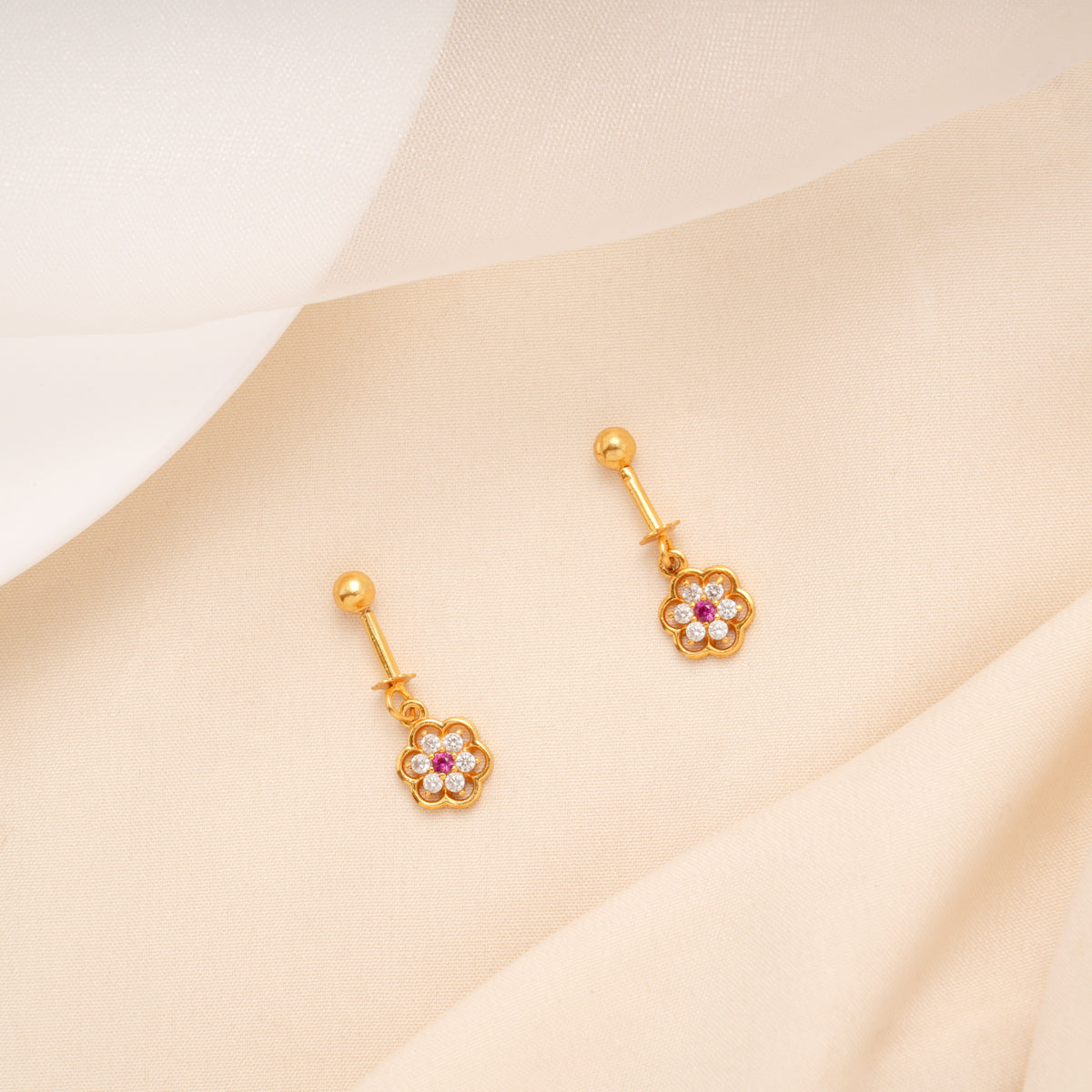 Beautiful White with Pink Stone Blossom Golden Koppu