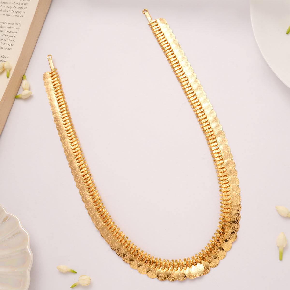 Elegant Floral Leaf Lakshmi Golden Kasumalai