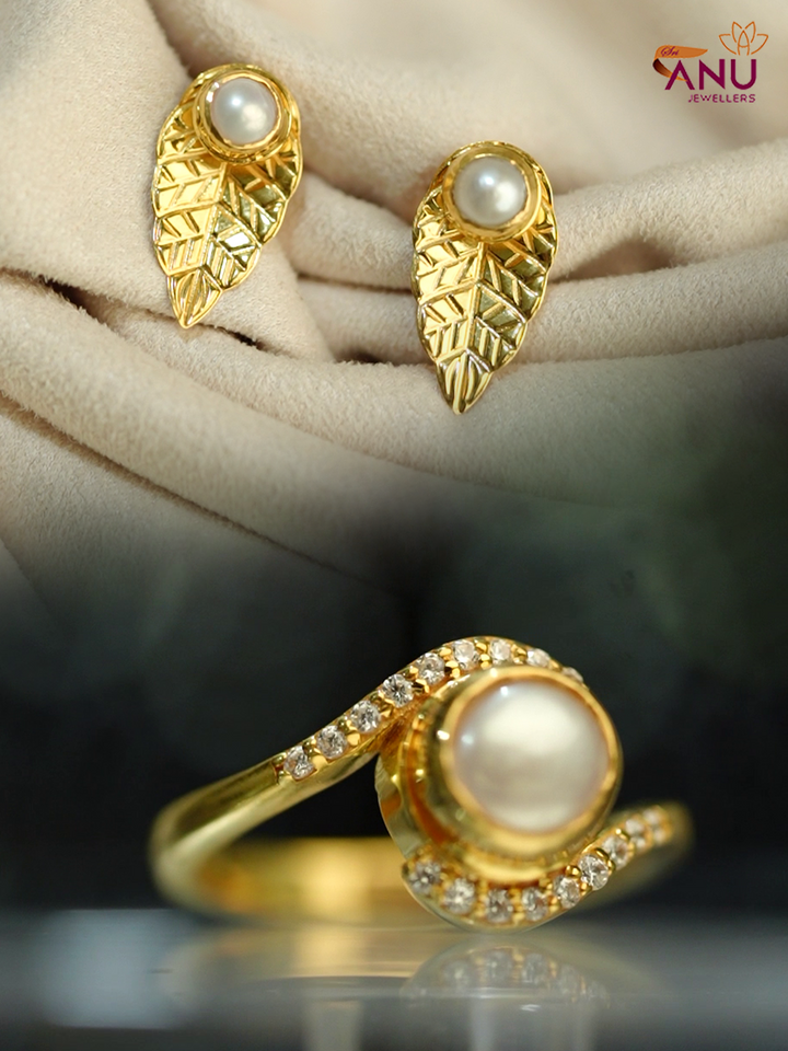 Pearl Leaflight Stud with Ring set