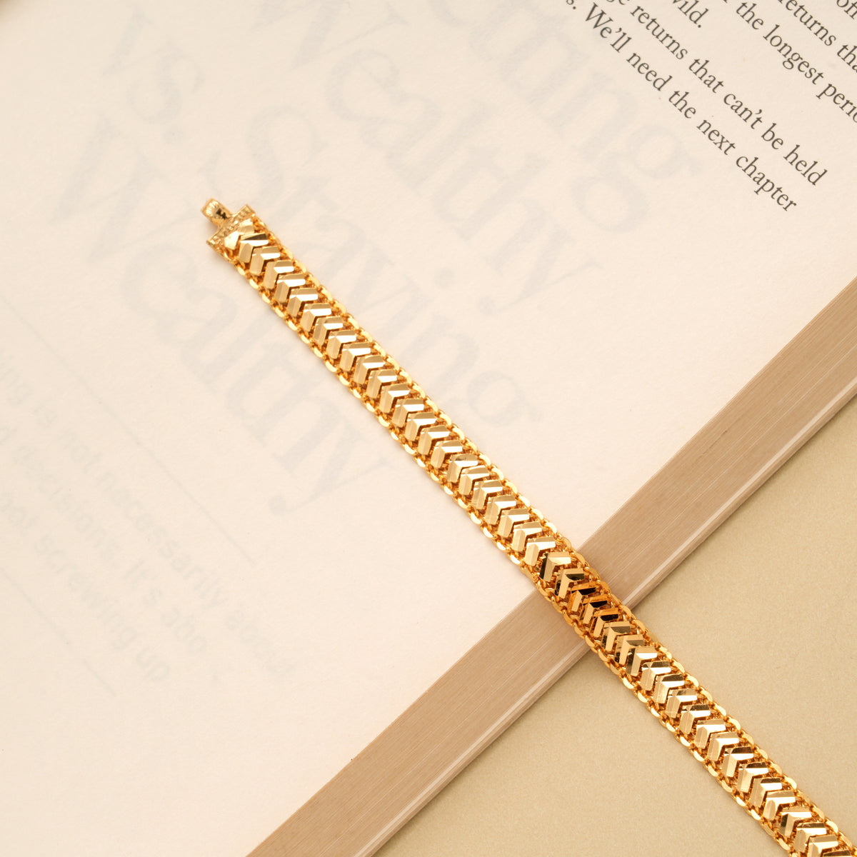 Geometric Arrow Pattern Men’s Golden Bracelet