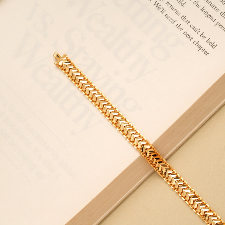 Geometric Arrow Pattern Men’s Golden Bracelet
