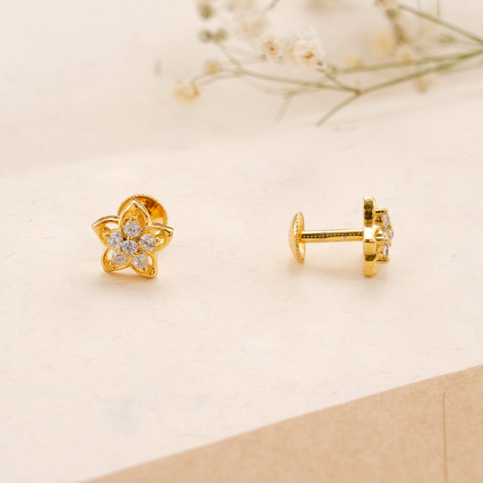 Elegant Flower Design Casting Golden Earring