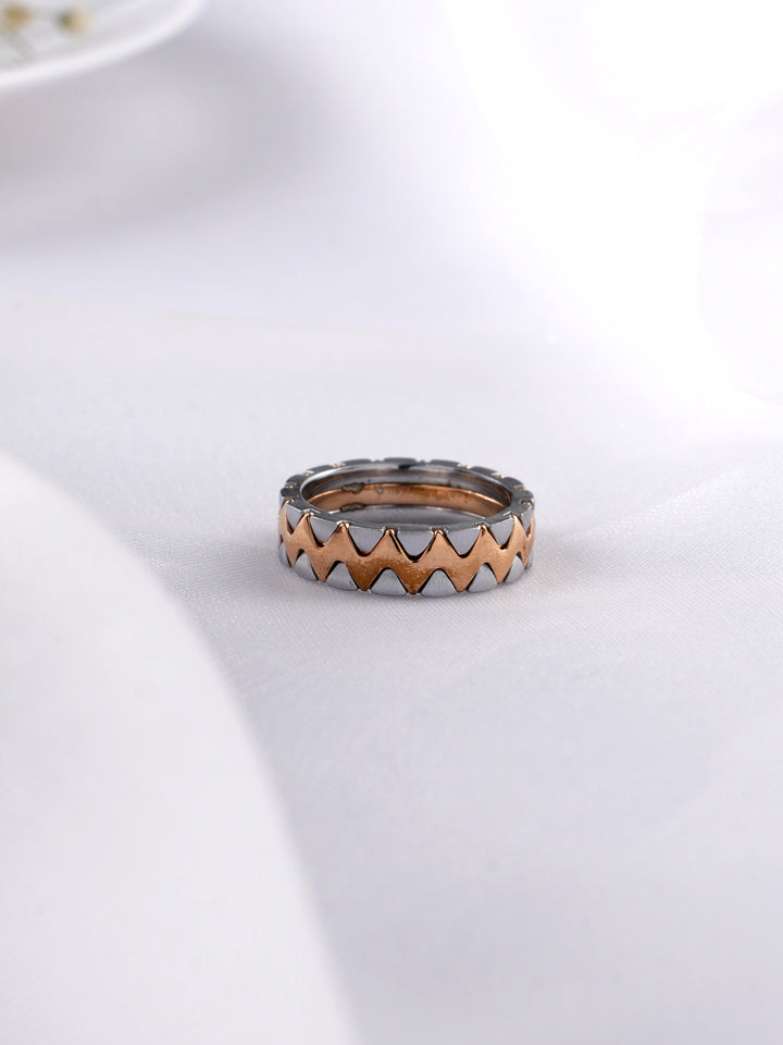 Geometric Zigzag Ring