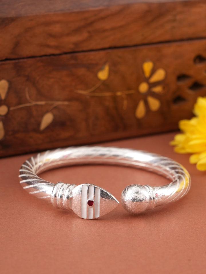 Vel with Ball in Spiral Design Silver Kappu