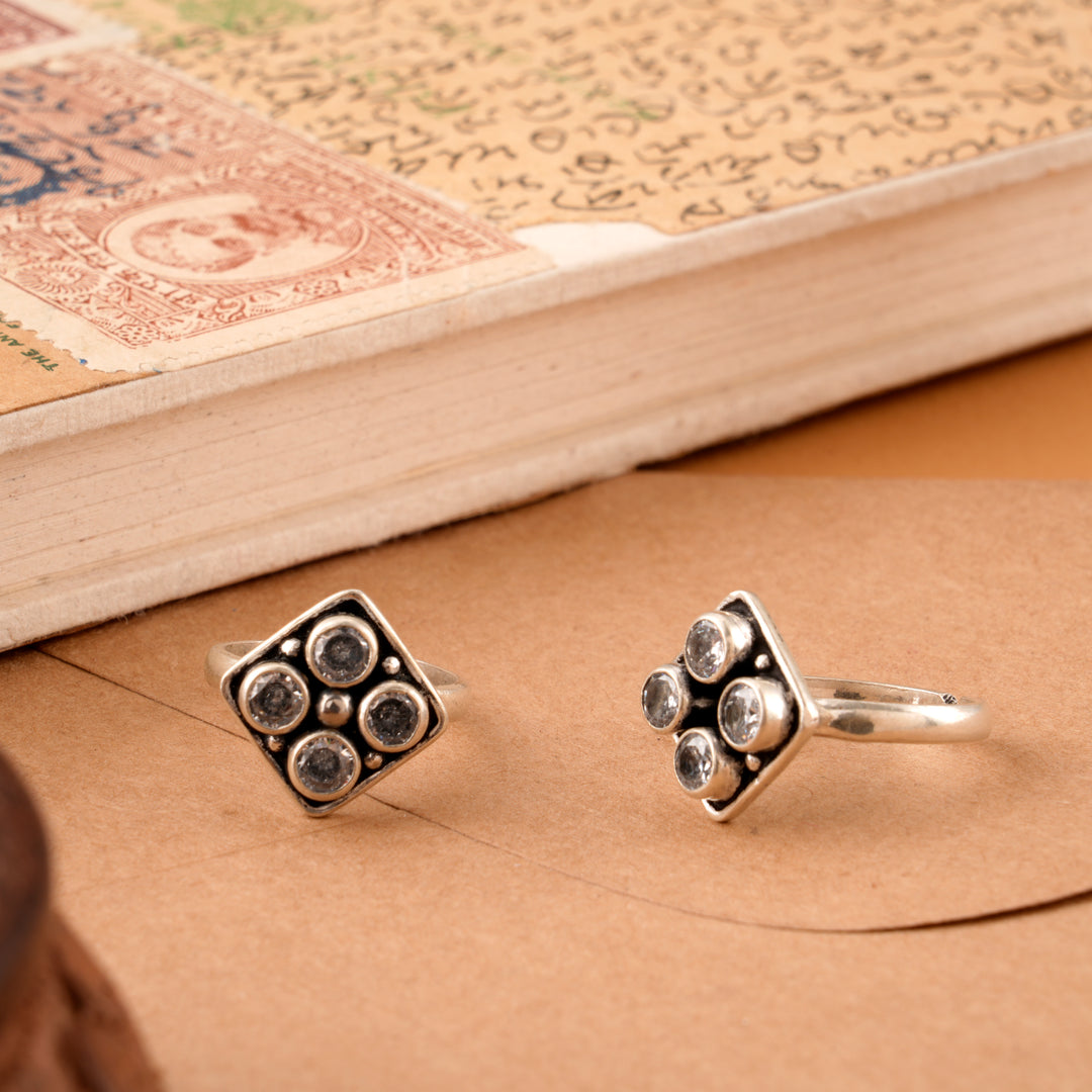 Antique Square Shape White Stone Silver Metti