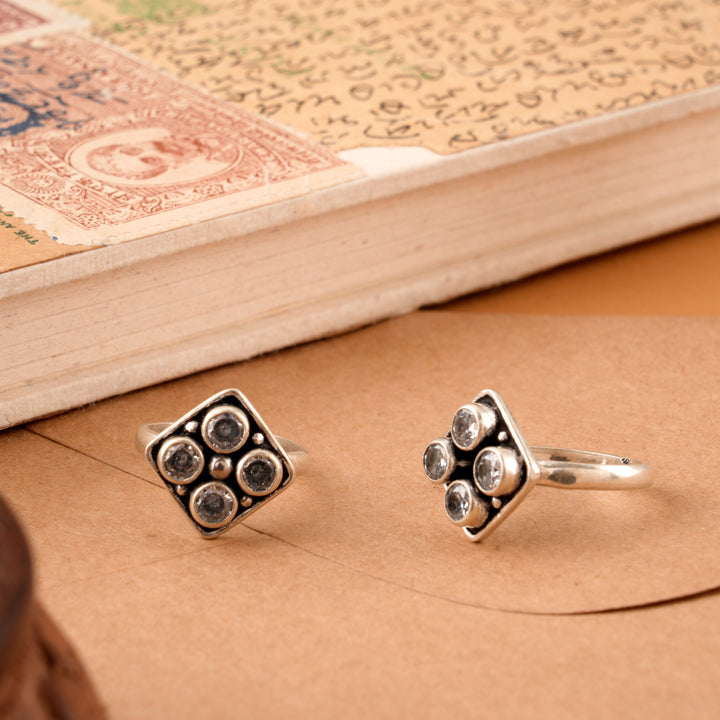 Antique Square Shape White Stone Silver Metti