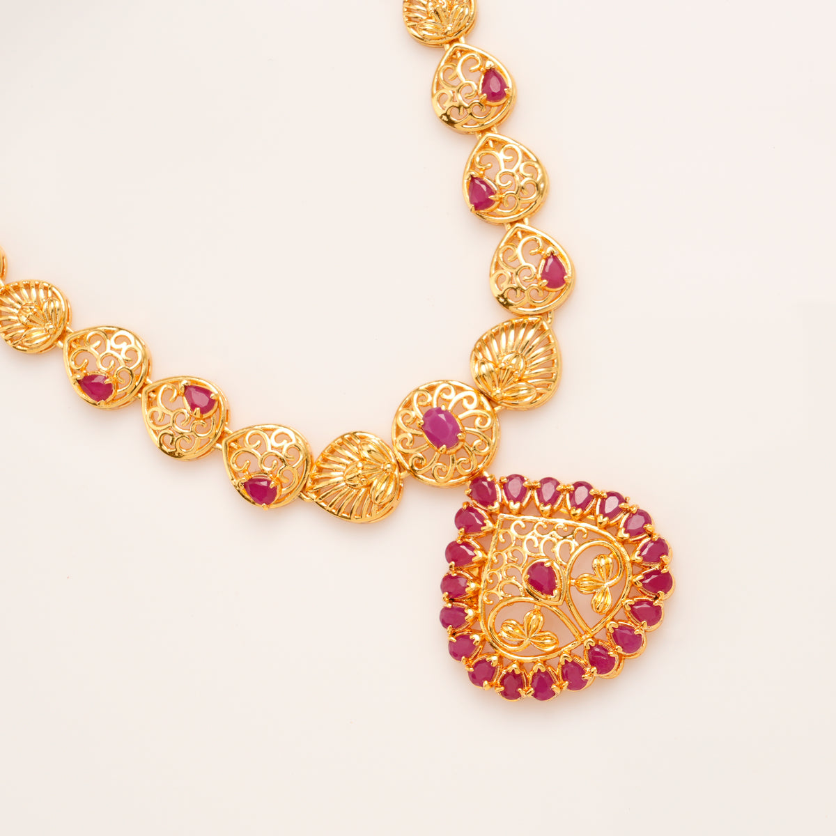 Classic Heritage Ruby Pendant Necklace Set