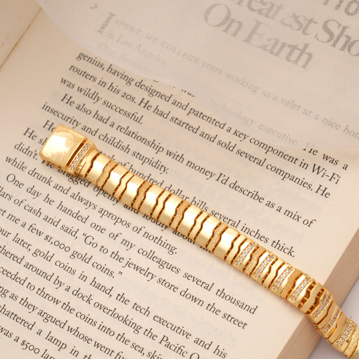 Textured Link Design Men’s Golden Bracelet