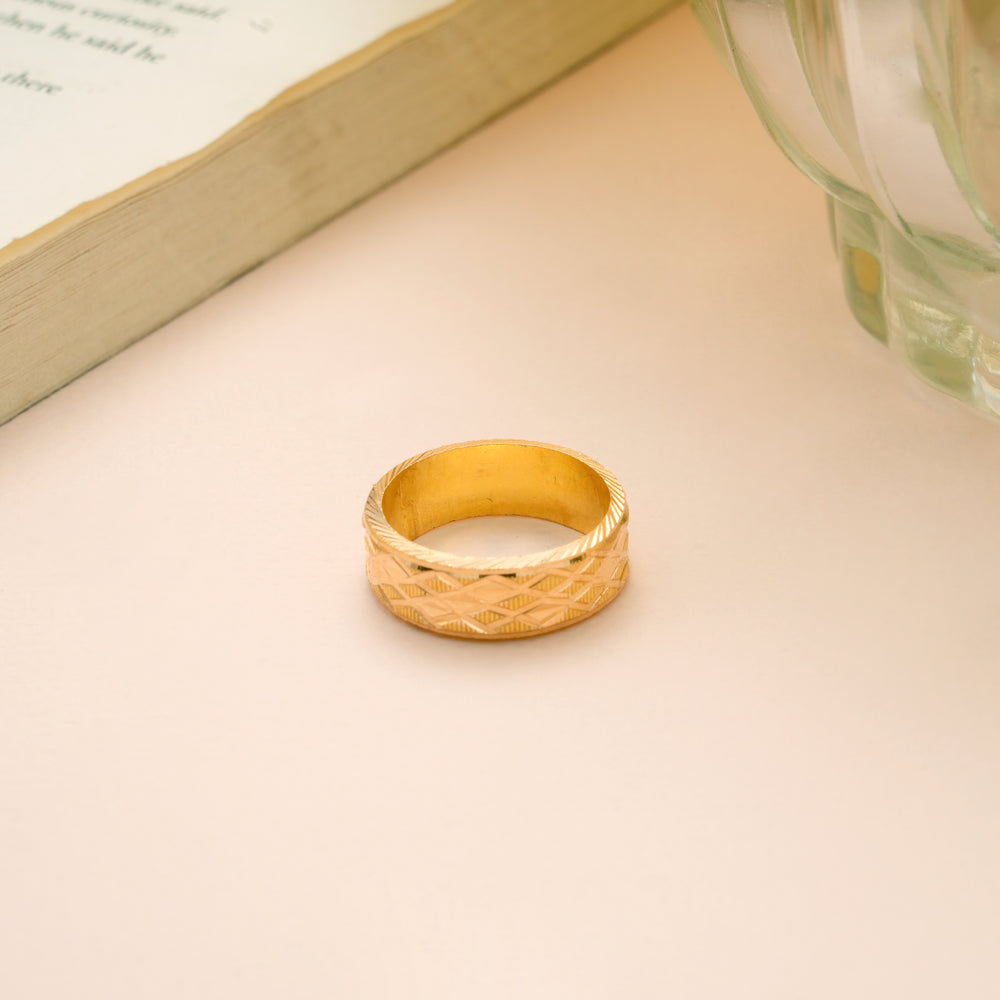 Crisscross Pattern Gold Bold Ring