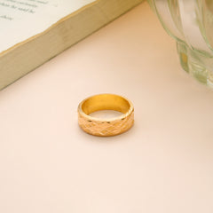 Crisscross Pattern Gold Bold Ring