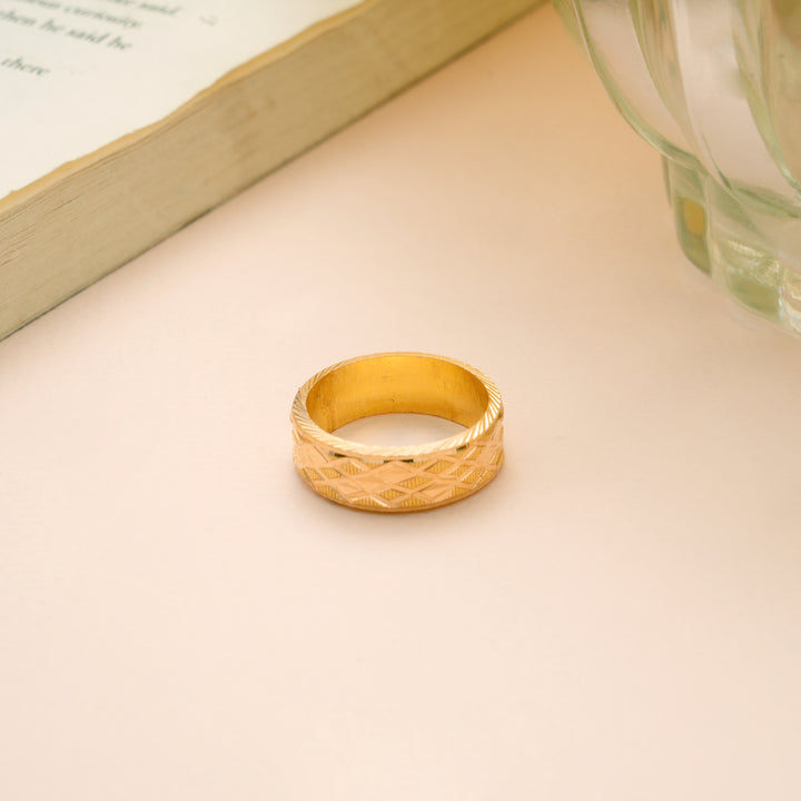 Crisscross Pattern Gold Bold Ring