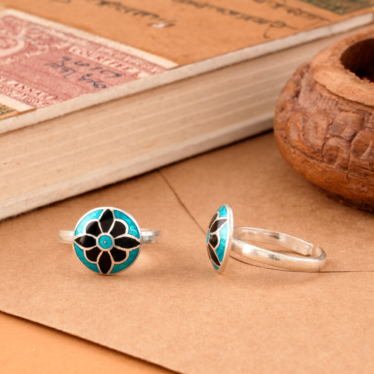 Black & Turquoise Enamel Floral Silver Toe Ring