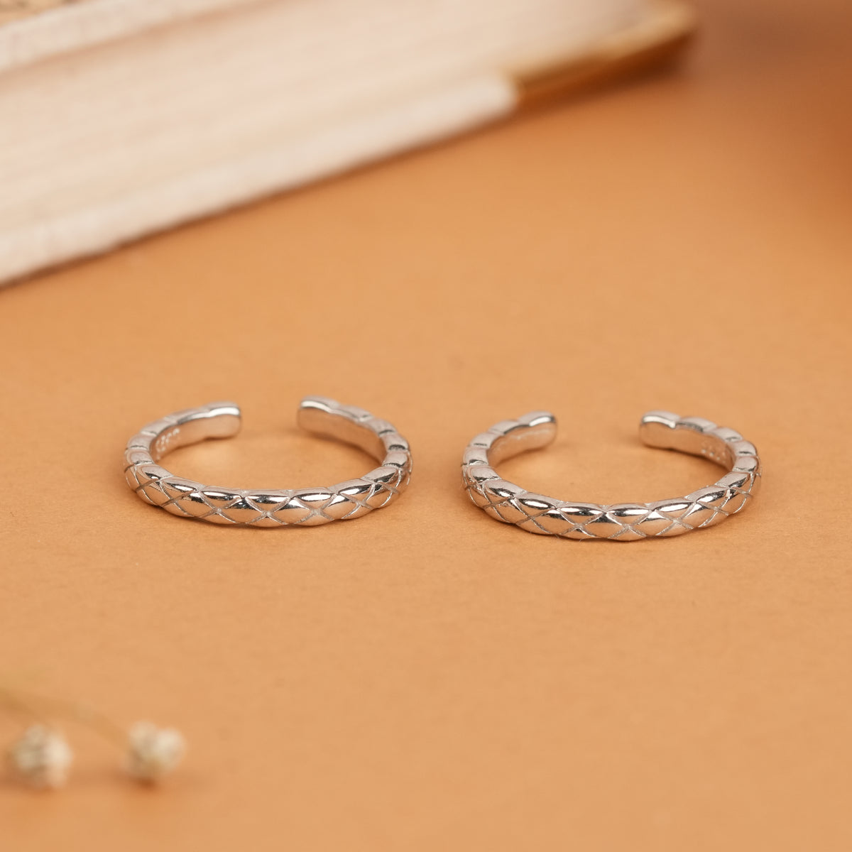 Regal Geometric Lattice Silver Toe Ring
