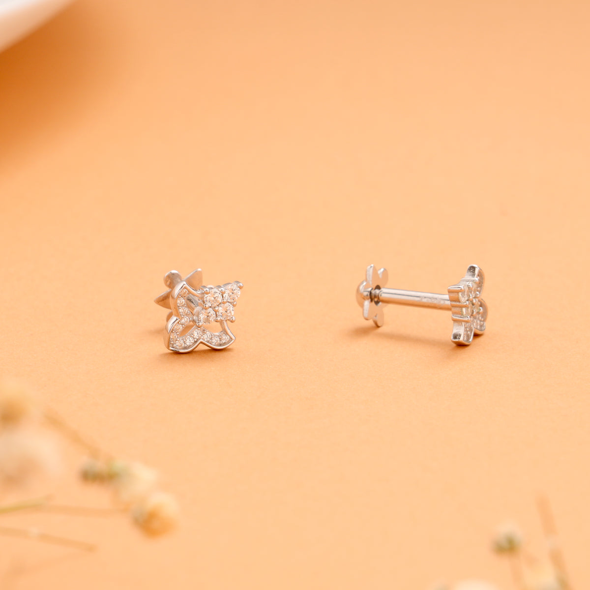 Clover Pattern with Stone Silver Stud