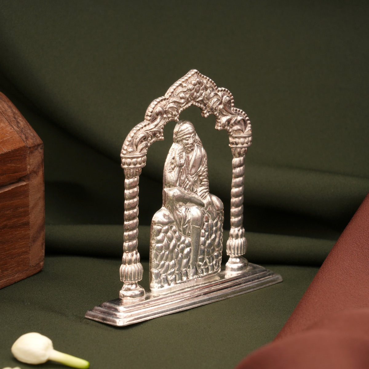 Shirdi Sai Baba Idol with Arch Silver Idol