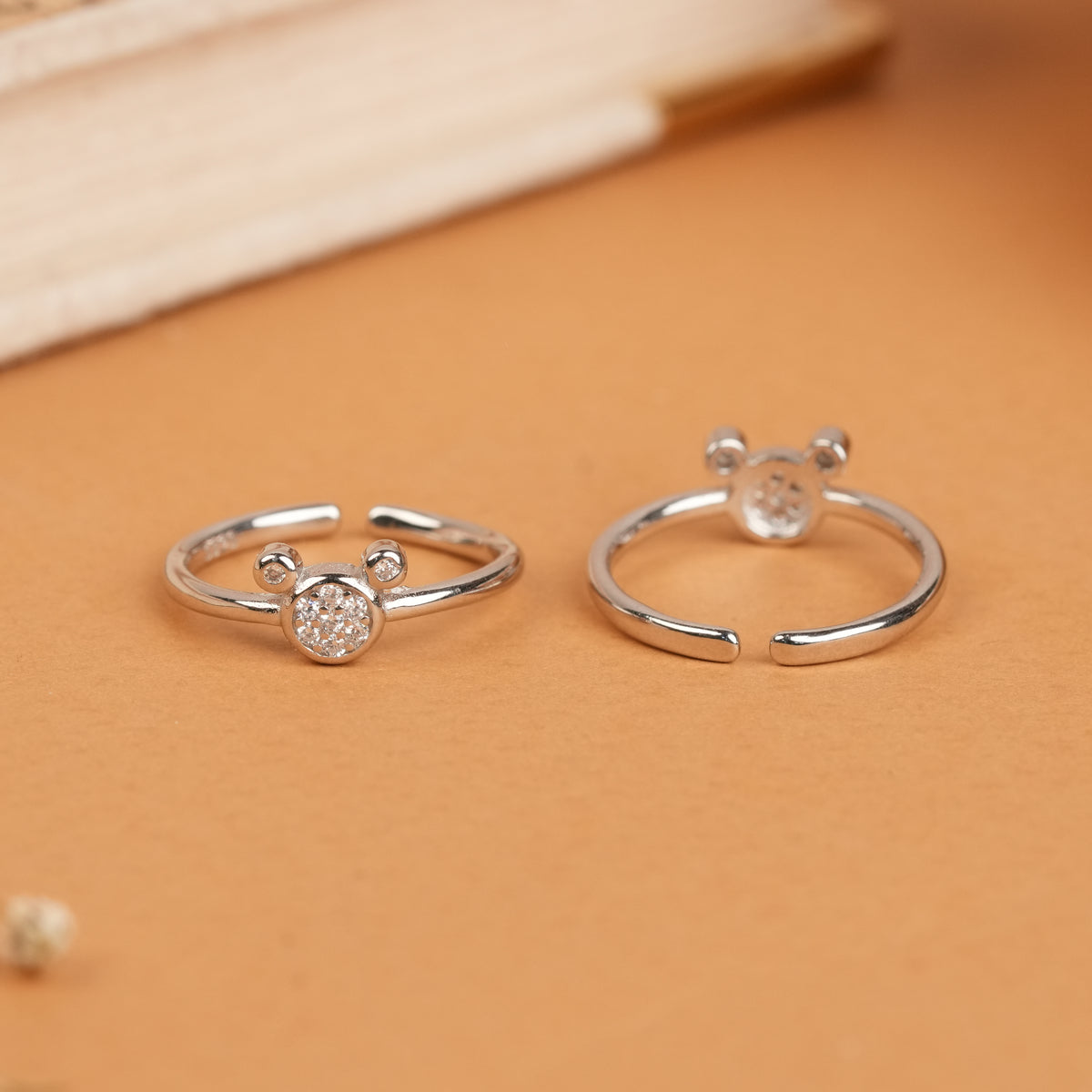 Joyful Animal Silver Stone Toe Ring