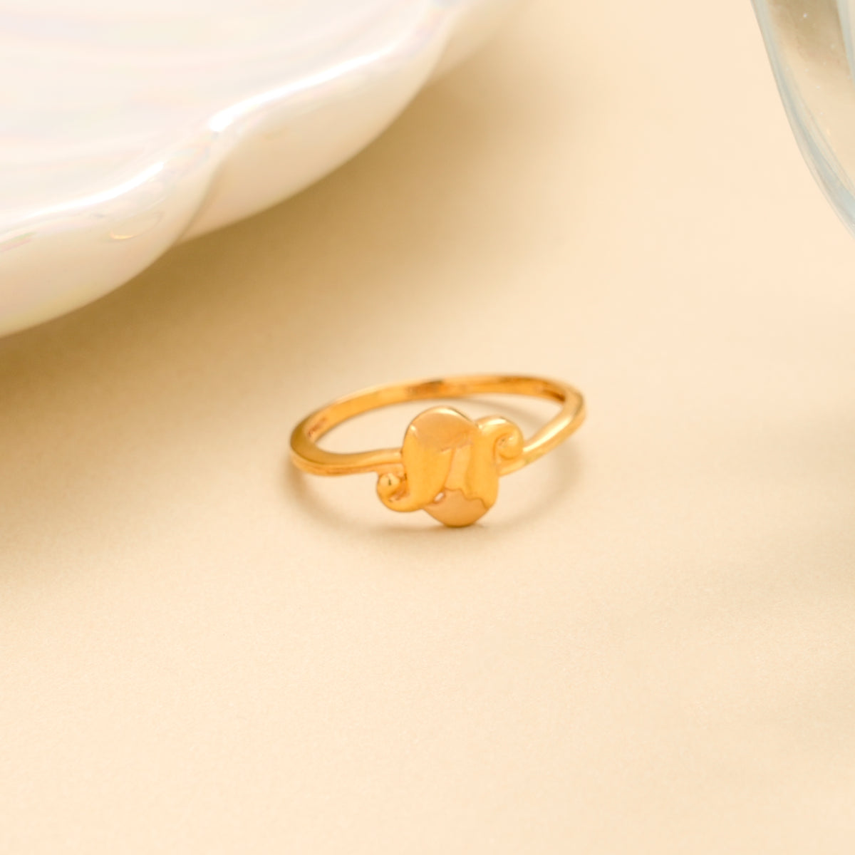 Elegant Wave Pattern Gold Ring