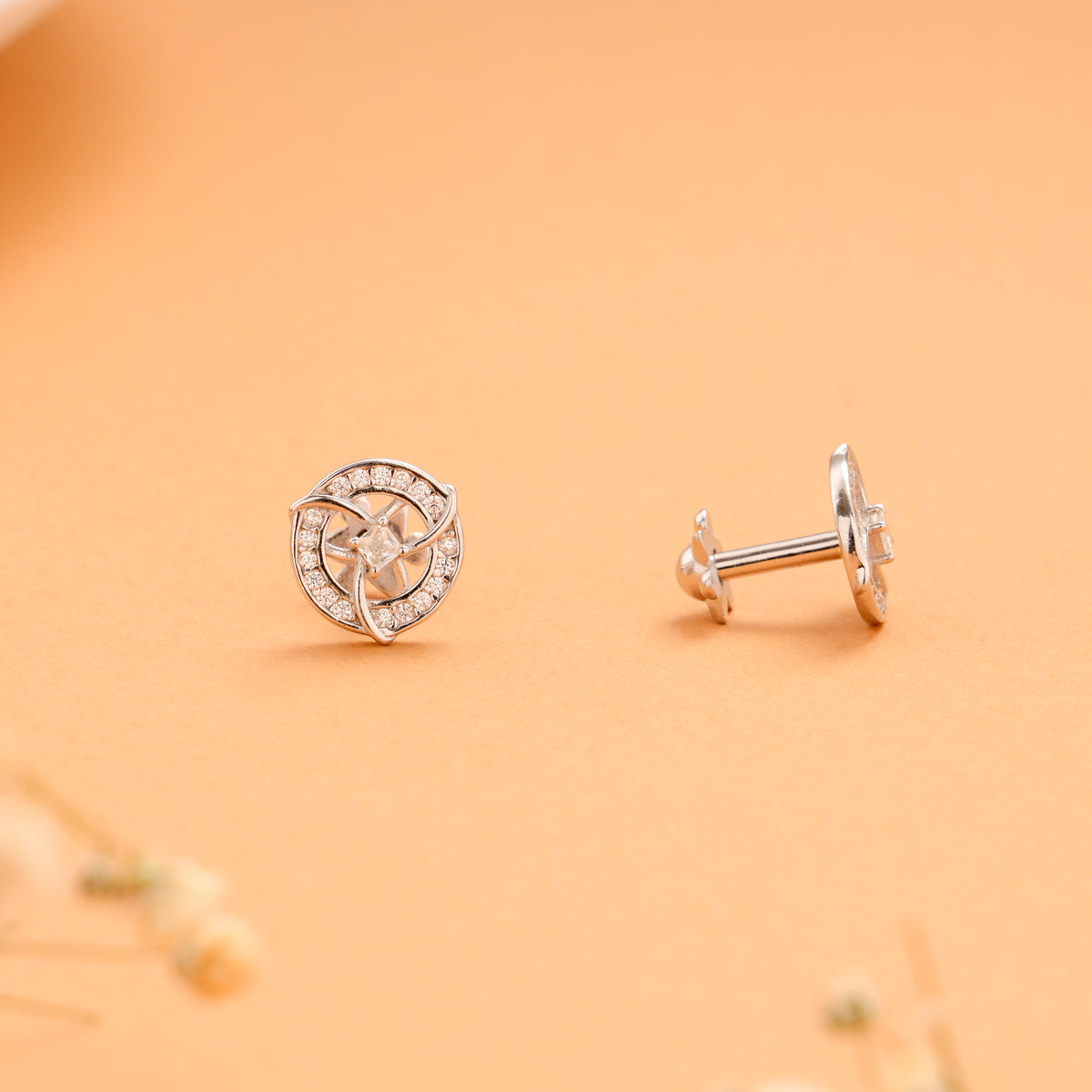 Central Round Pattern Flower Silver Stud