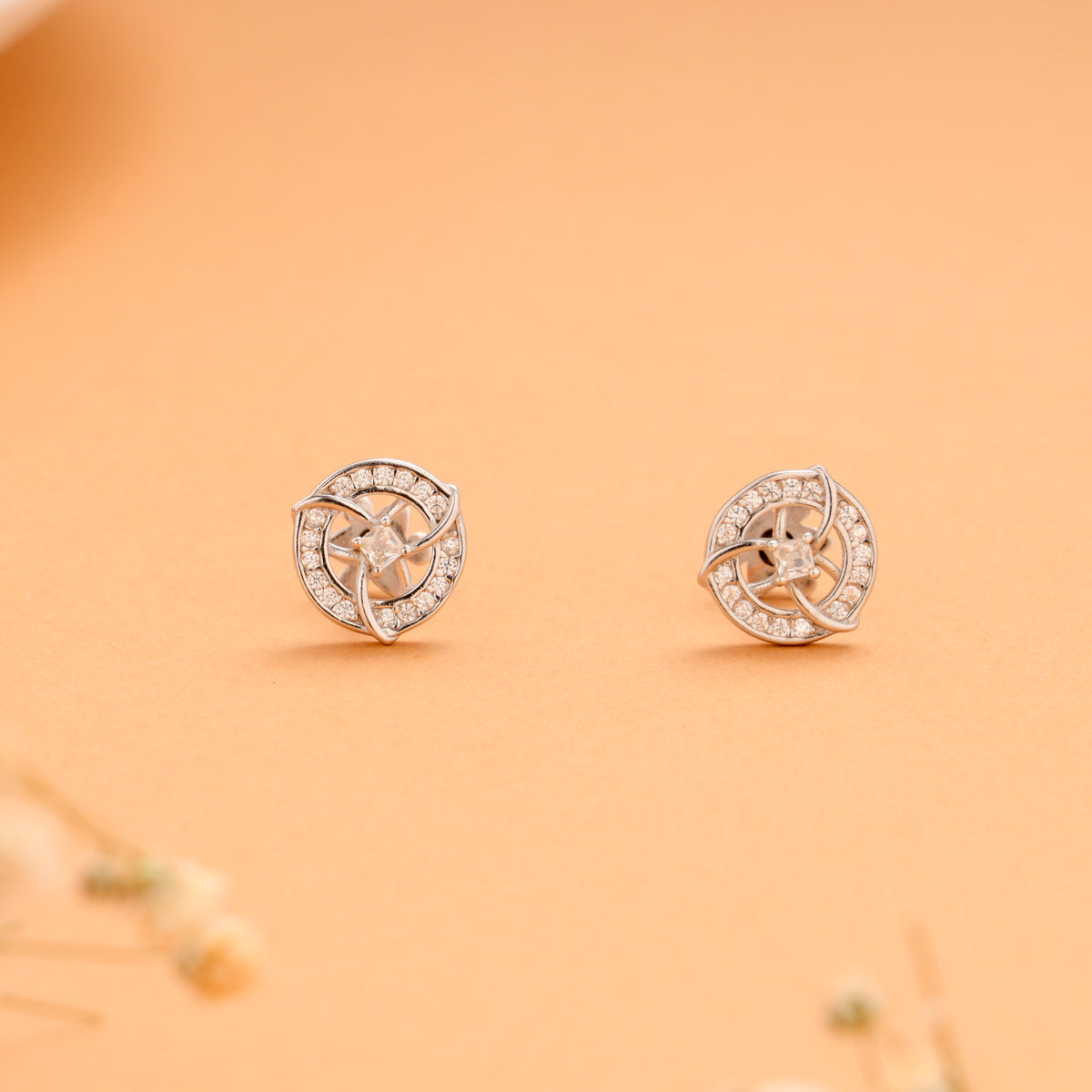 Central Round Pattern Flower Silver Stud