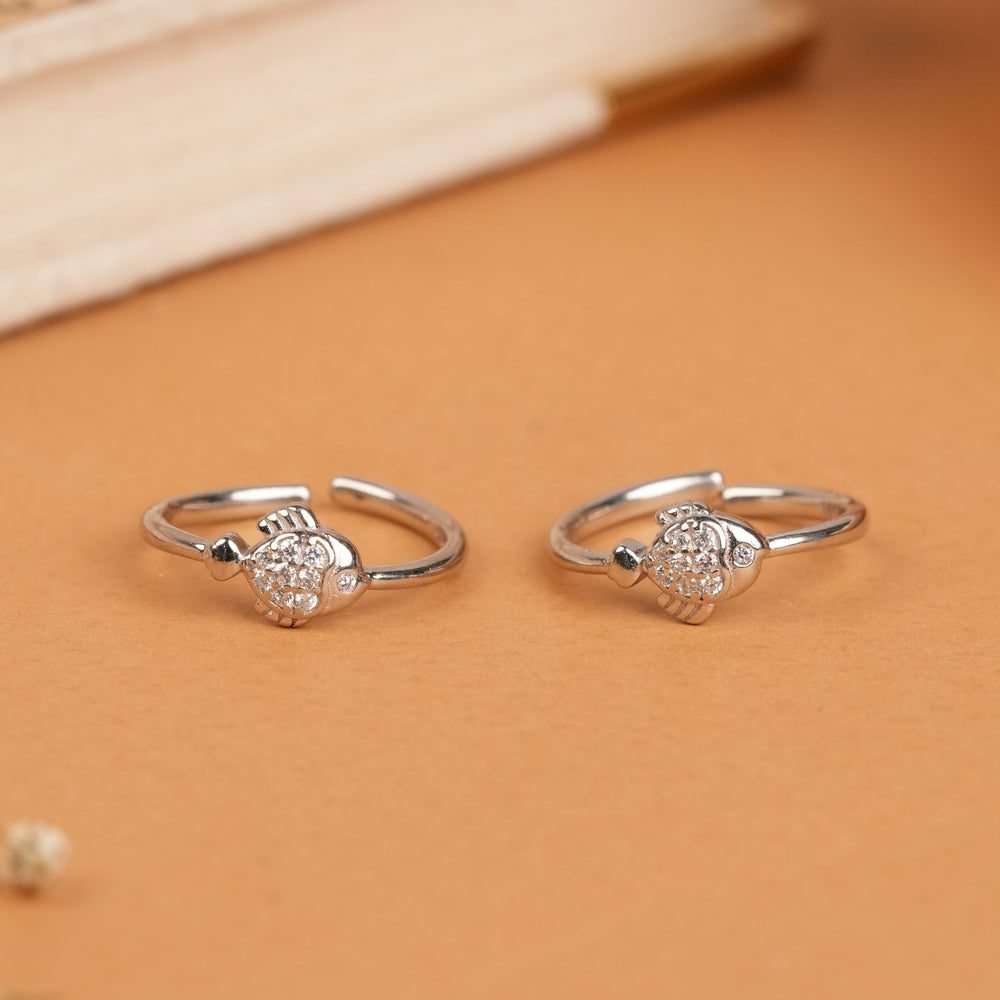 Dainty Fish Motif Stone Silver Toe Ring
