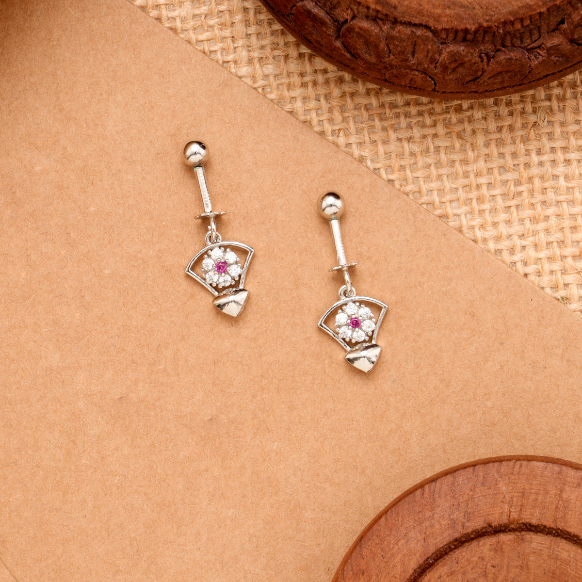 Floral Pattern Pink Stone Silver Koppu
