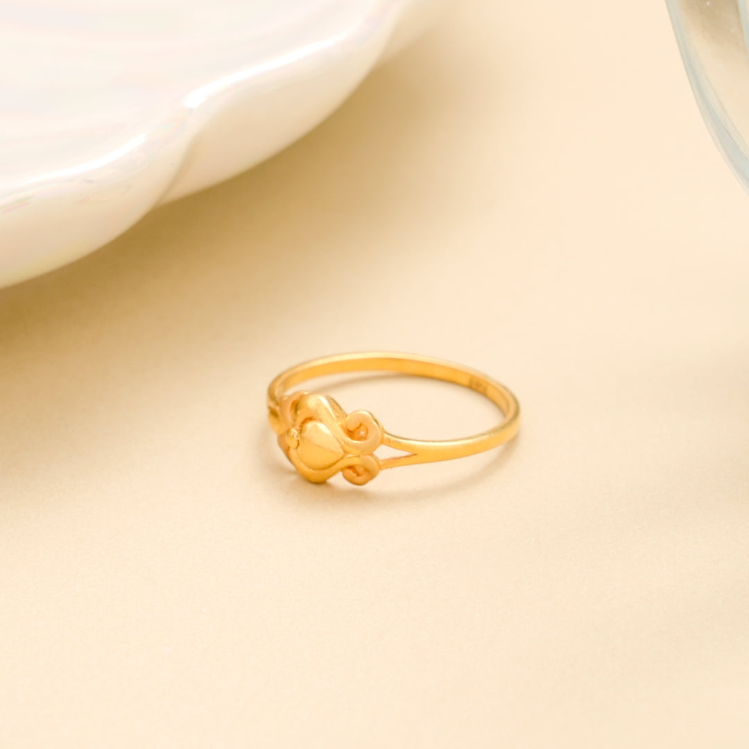 Cute Heart Motif Gold Ring