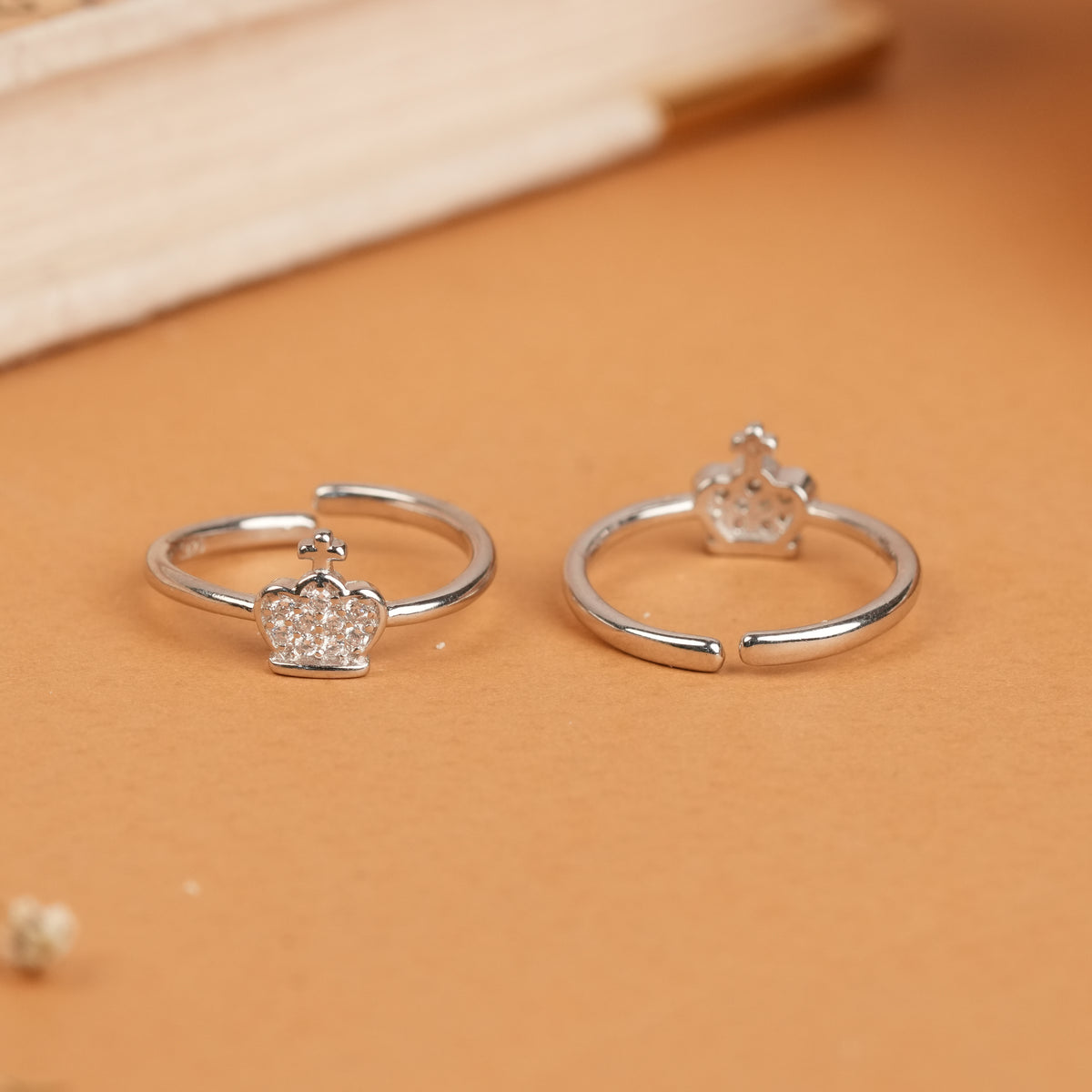 Fancy Crown Design Silver Stone Toe Ring