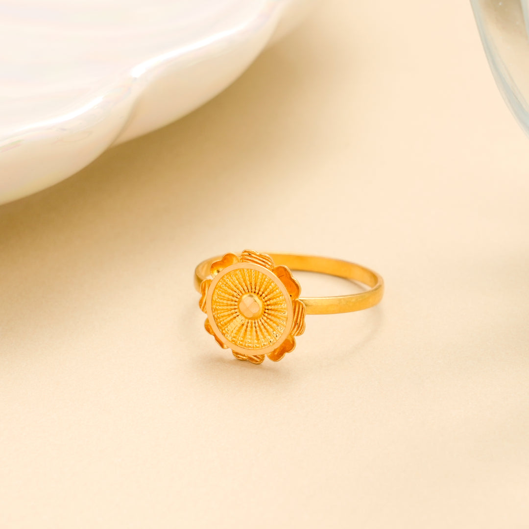 Round Flower Pattern Gold Ring