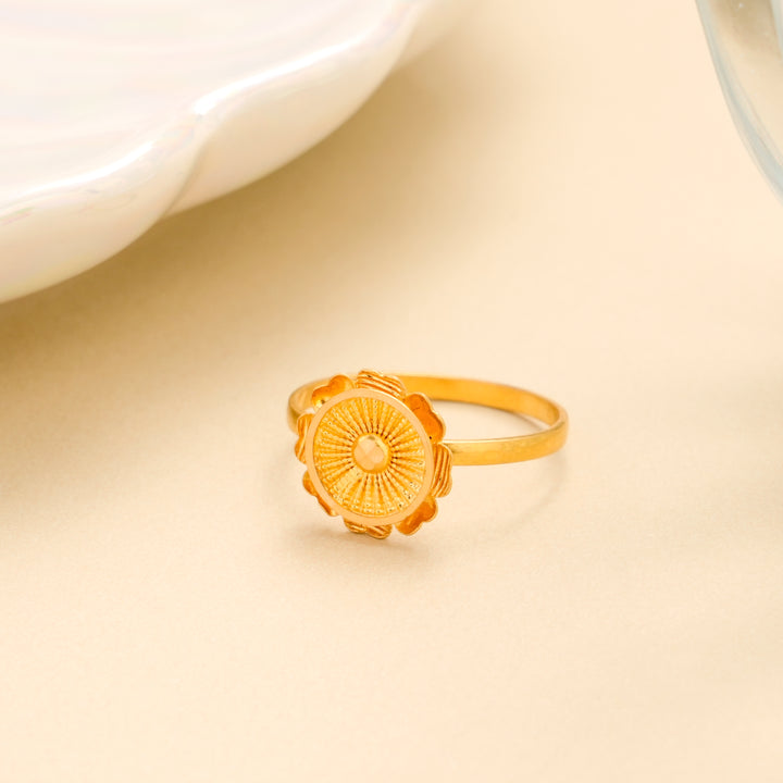 Round Flower Pattern Gold Ring