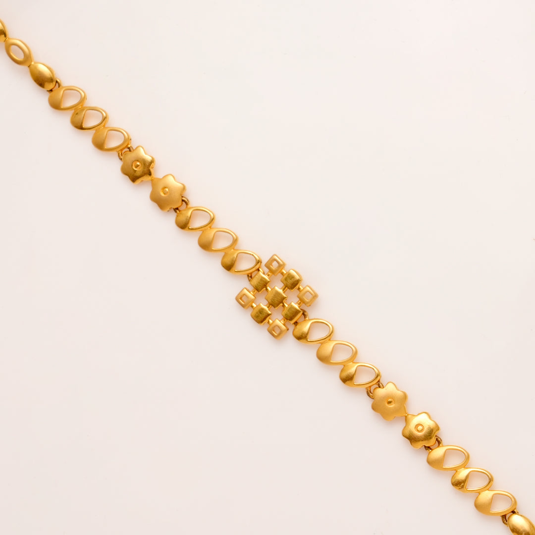 Centre Geometric Pattern Gold Bracelet