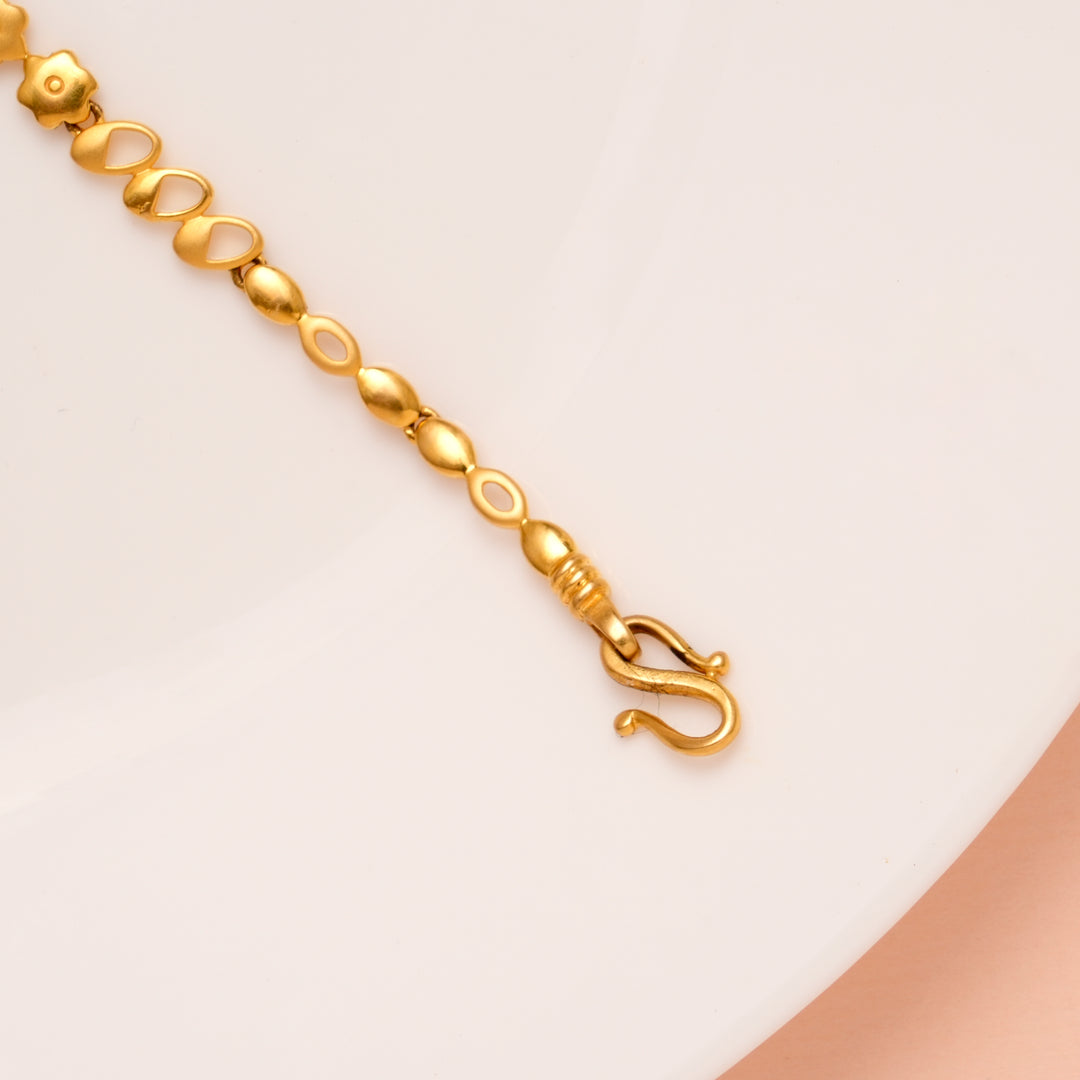 Centre Geometric Pattern Gold Bracelet