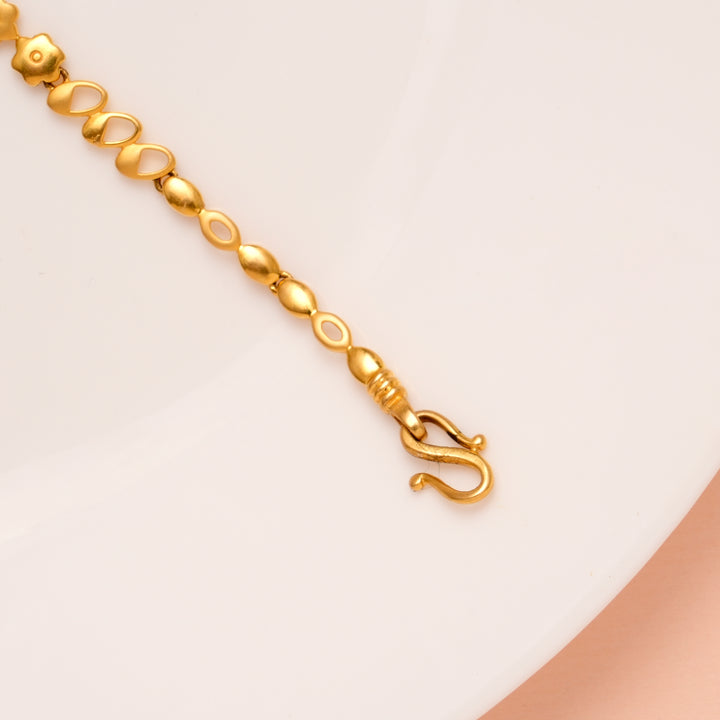 Centre Geometric Pattern Gold Bracelet