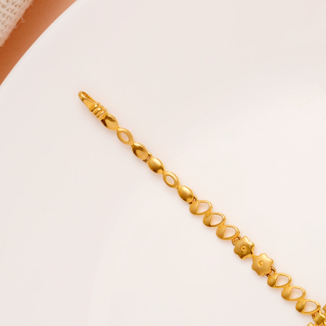 Centre Geometric Pattern Gold Bracelet