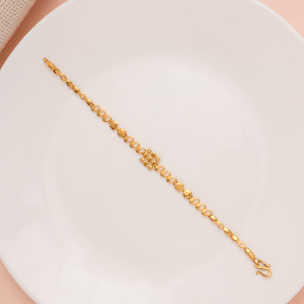 Centre Geometric Pattern Gold Bracelet