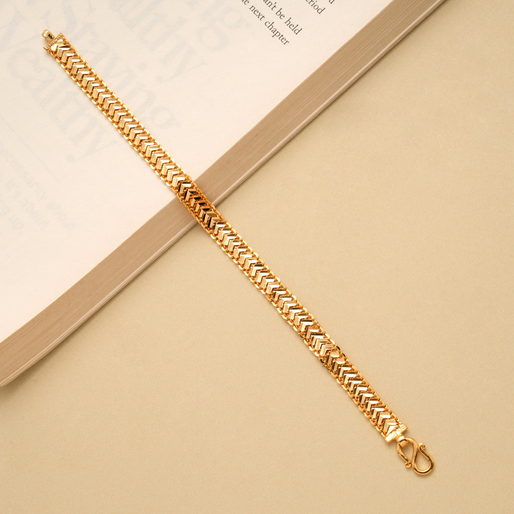 Geometric Arrow Pattern Men’s Golden Bracelet