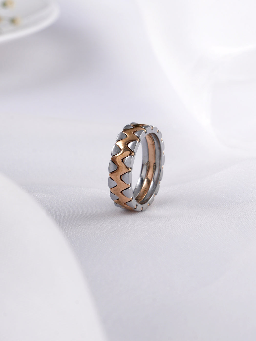 Geometric Zigzag Ring