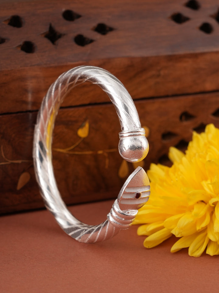 Vel with Ball in Spiral Design Silver Kappu