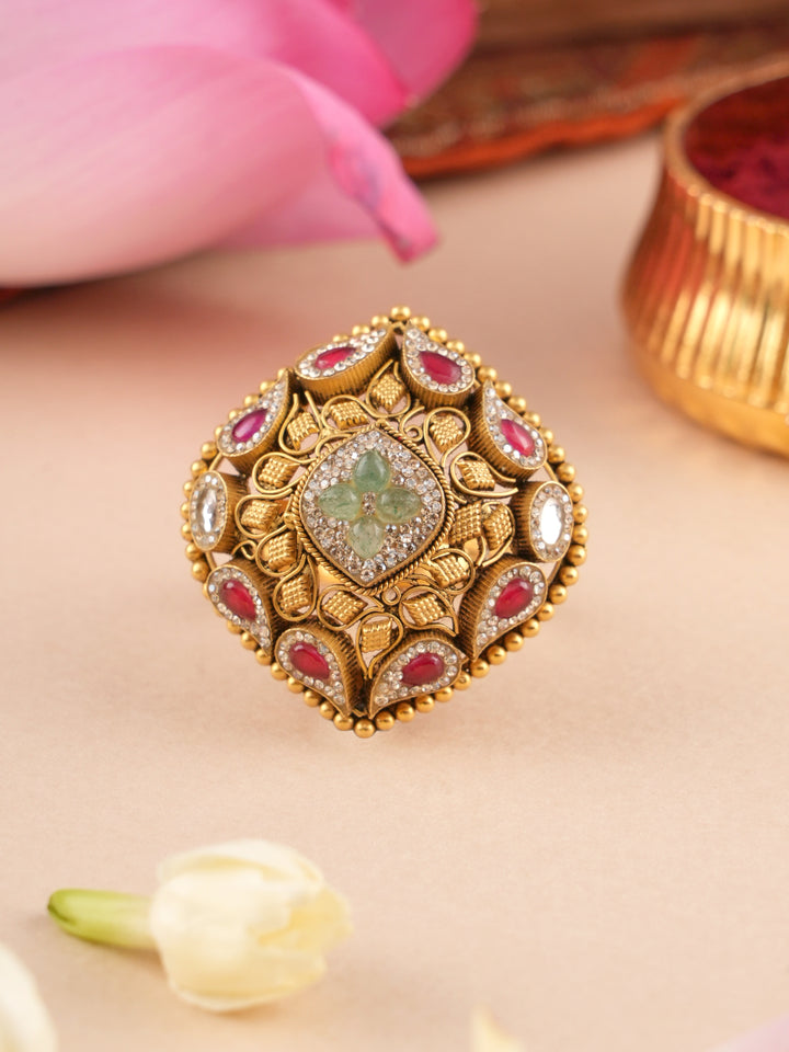 Antique Kundan Rhombus Gold Ring