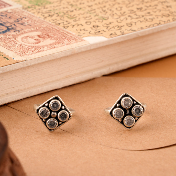 Antique Square Shape White Stone Silver Metti