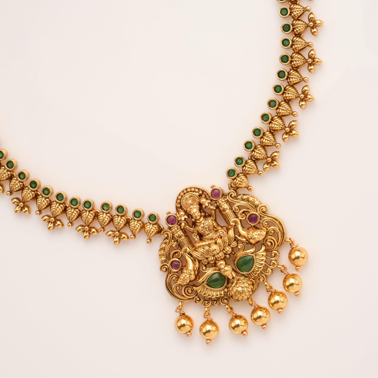 Elegant Golden Pendant Drop Necklace
