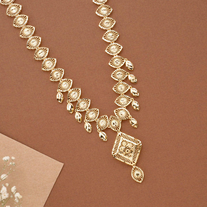 Elegant Leafy Pattern Casting Golden Necklace Set