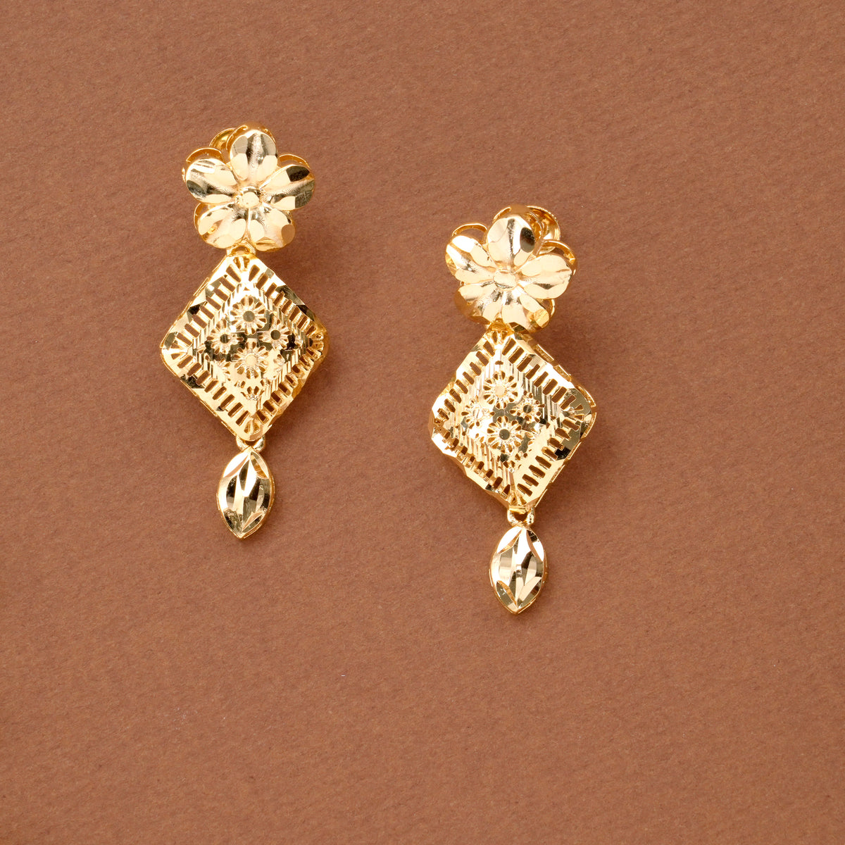 Elegant Leafy Pattern Casting Golden Necklace Set