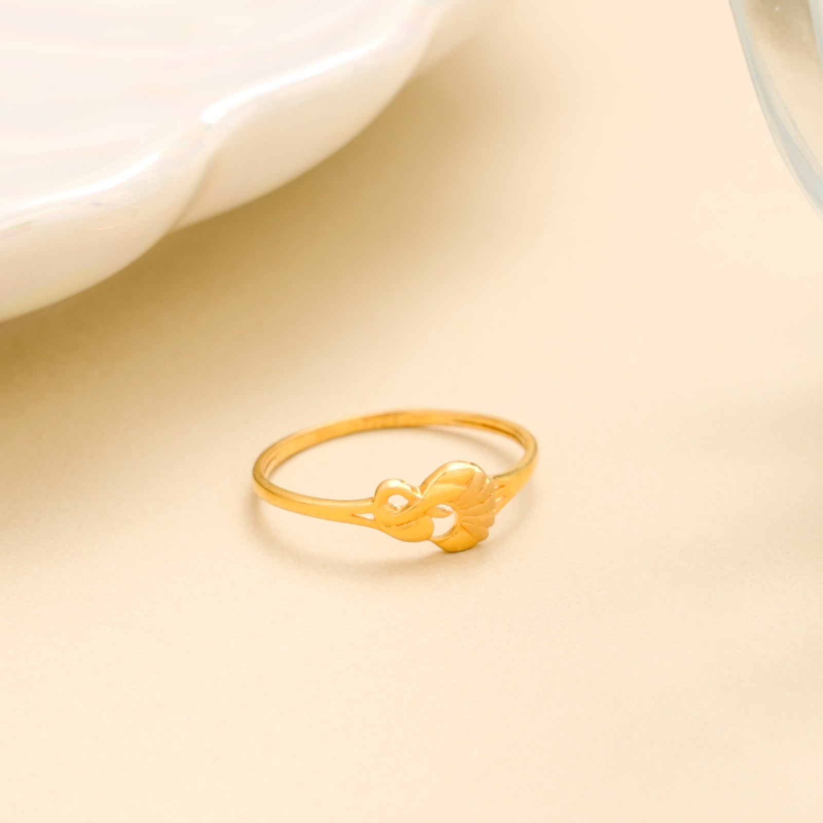 Stylish Modern Gold Ring